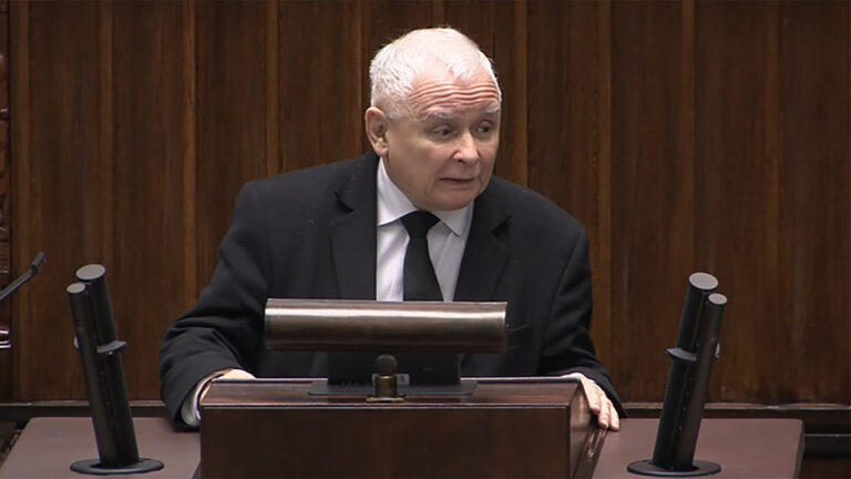 Jarosław Kaczyński wtargnął na mównicę. "Jest pan niemieckim agentem"