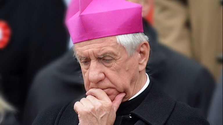 Papież Franciszek przyjął rezygnację arcybiskupa Andrzeja Dzięgi z posługi metropolity szczecińsko-kamieńskiego.