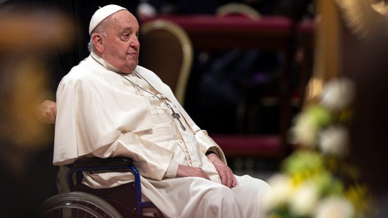 Watykan zmienia politykę informacyjną w sprawie zdrowia papieża Franciszka